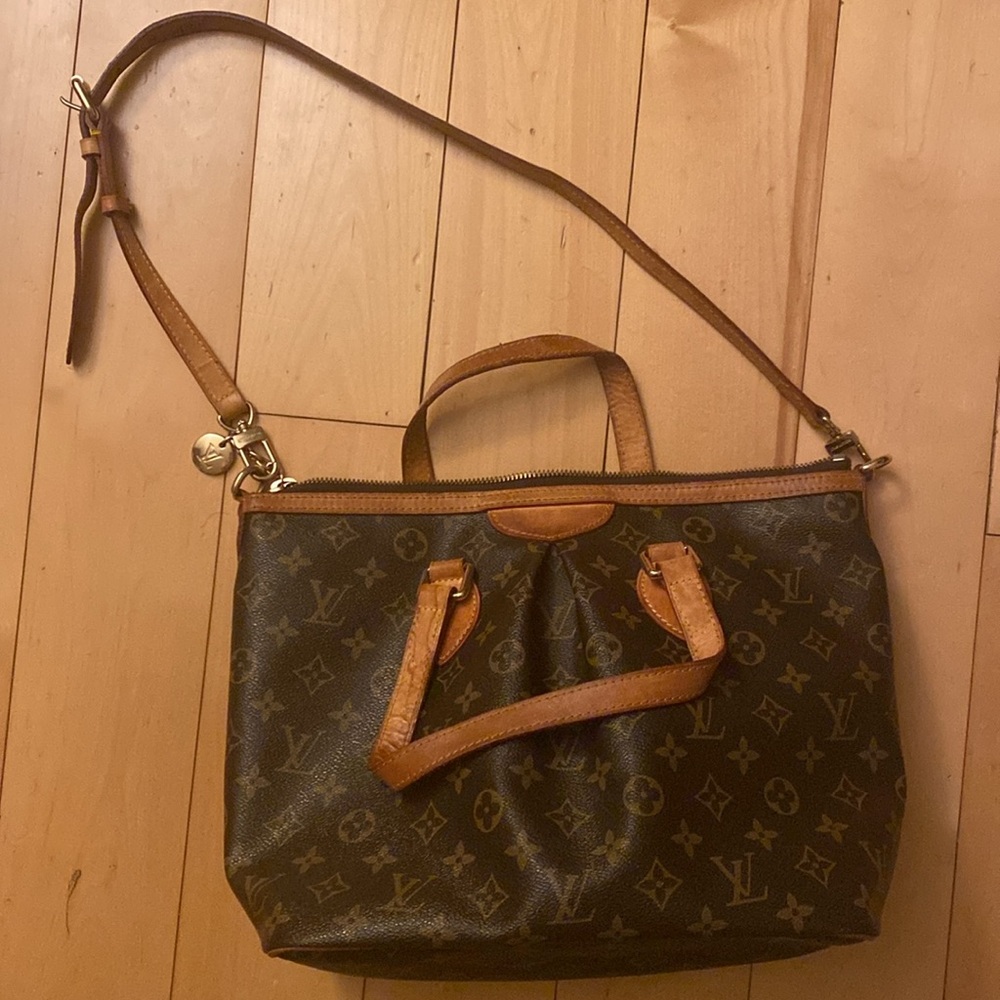 Authentic LV - Picture 2 of 9
